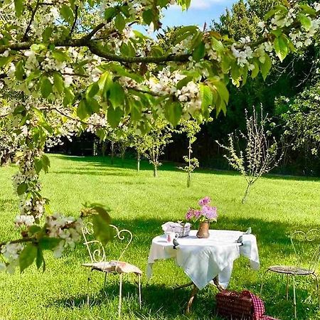 Charming Romantic Tower In Chateau Estate Ocquerre Zewnętrze zdjęcie