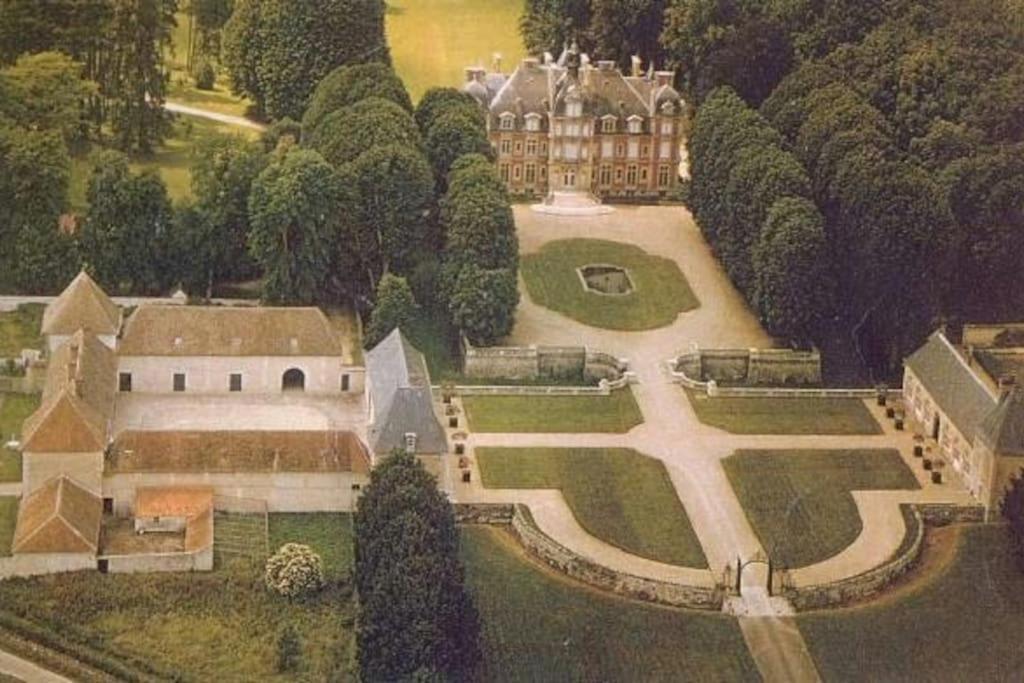 Charming Romantic Tower In Chateau Estate Ocquerre Zewnętrze zdjęcie